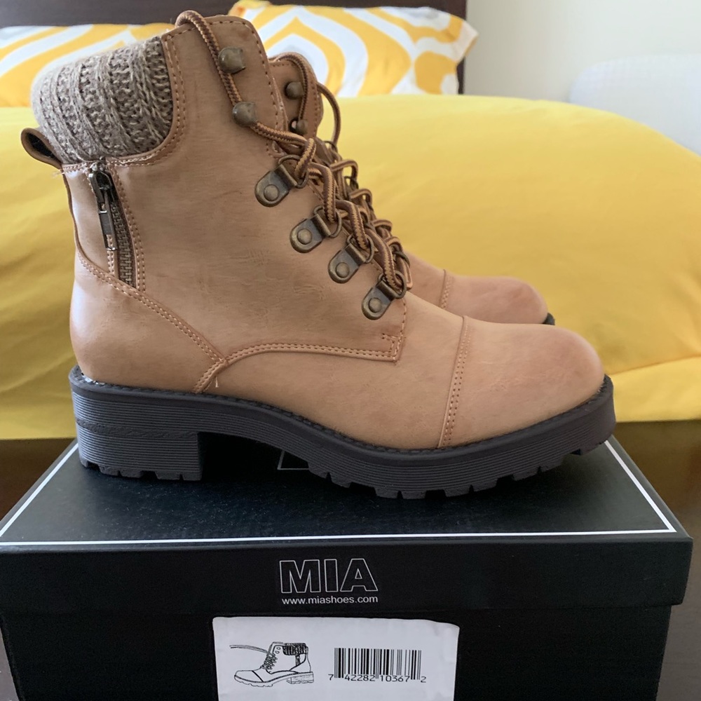 Tan Winter Combat Boots
